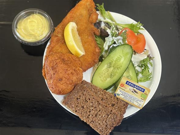 Fiskefilet og fiskefrikadelle m. brød